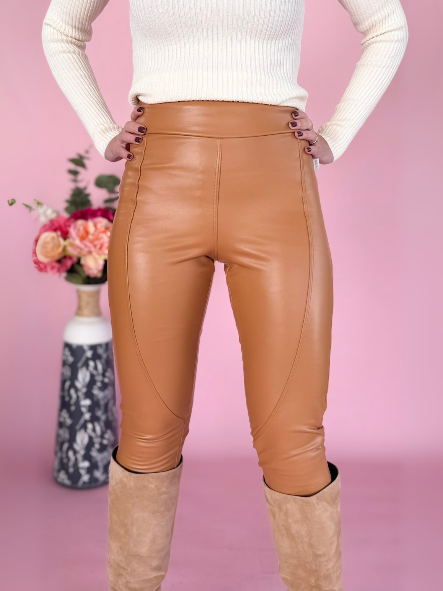 Calza mujer tipo cuero forrada color verde beige