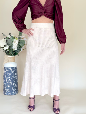 Falda tejida larga delicada color crema