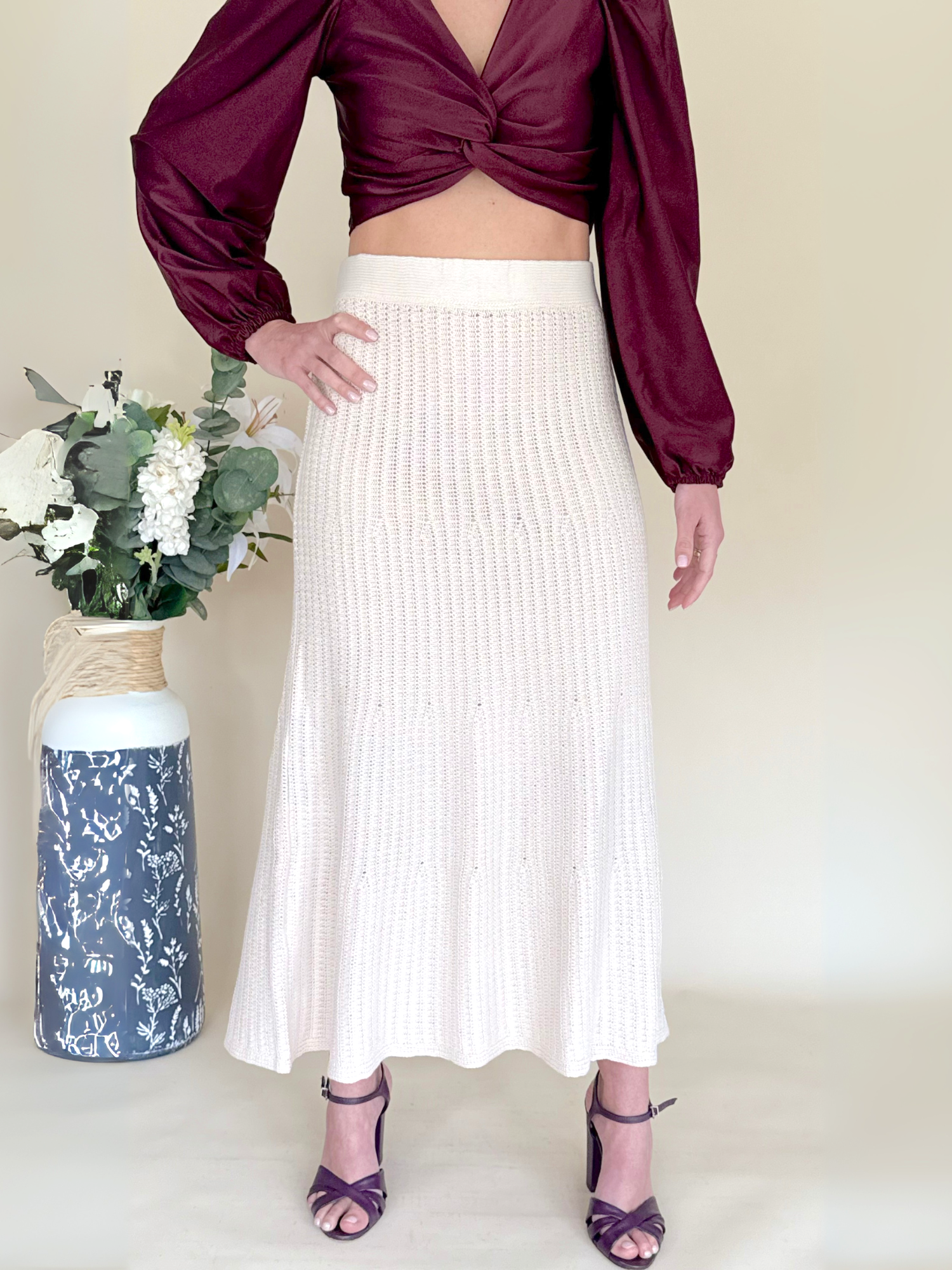 Falda tejida larga delicada color crema