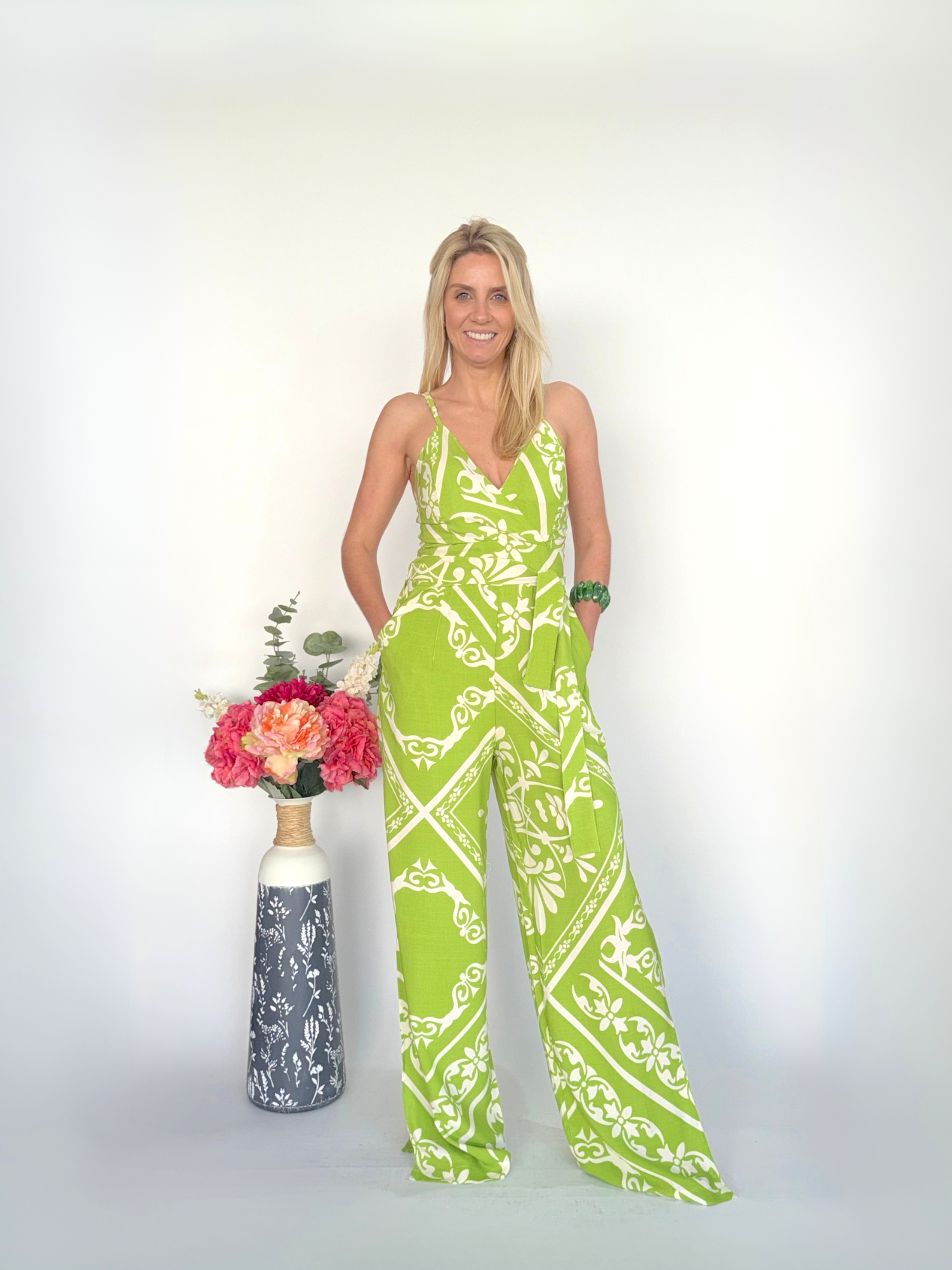 Entero escote en V con tirantes verde limon con diseño