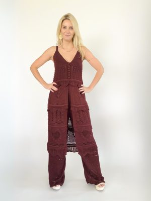 Conjunto tejido crochet pantalon y polera larga sin manga color burdeo